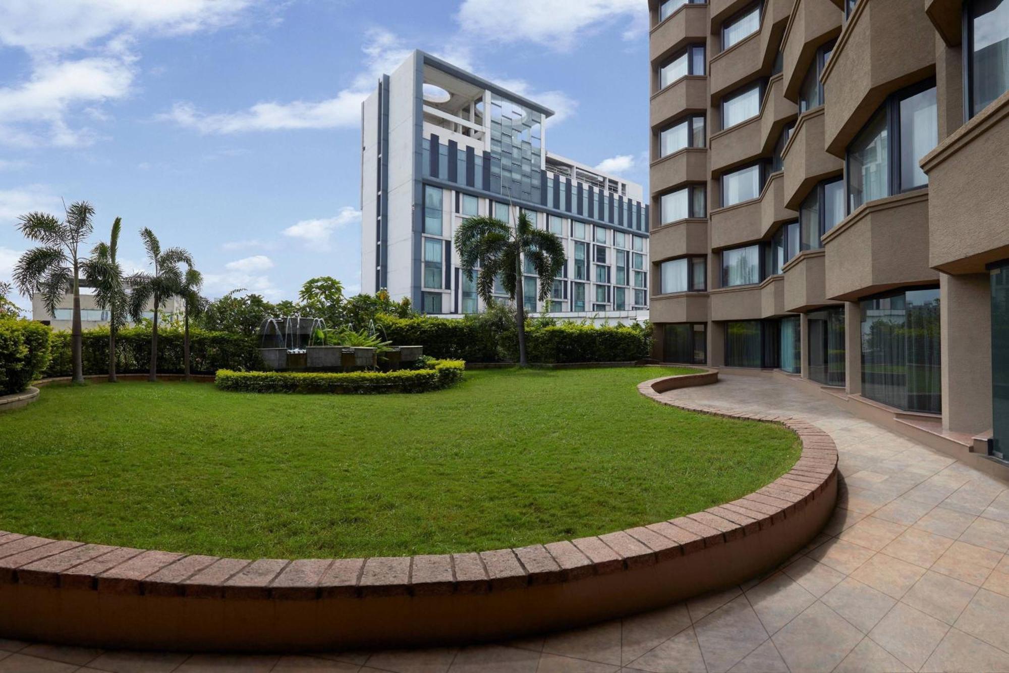 Hyderabad Marriott Hotel&Convention Centre Exterior foto